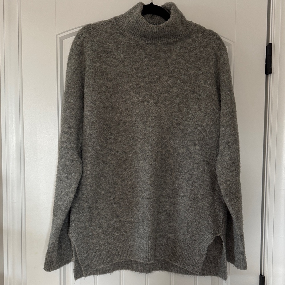 Abercrombie & Fitch Gray Tunic Turtleneck Sweater - Size Medium